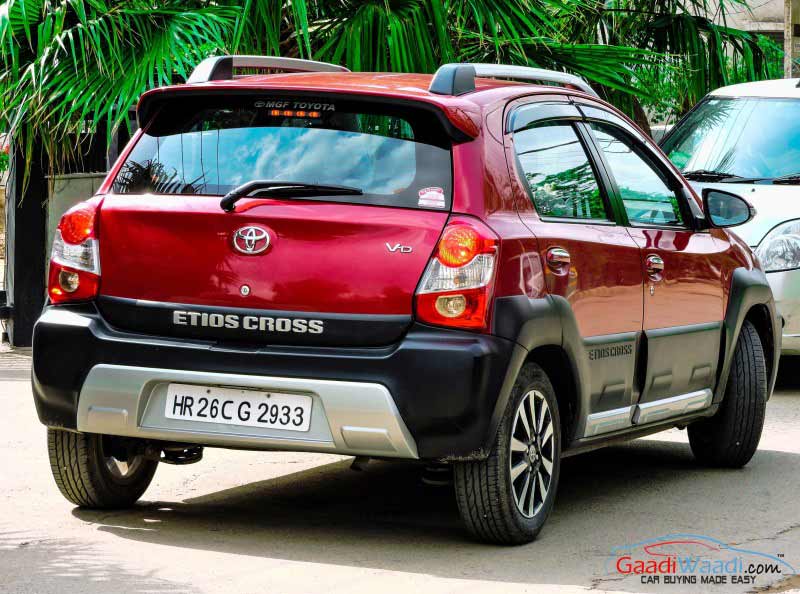 Toyota-Etios-Cross-dynamique-rear