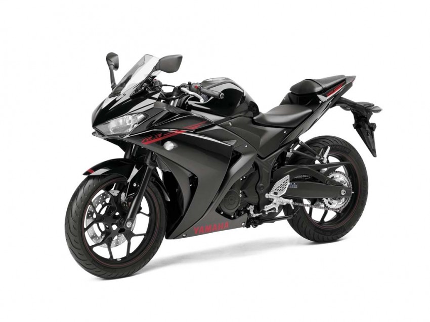 Yamaha YZF R3 Spotted in ready to be sold condition, Launch pre-poned ...