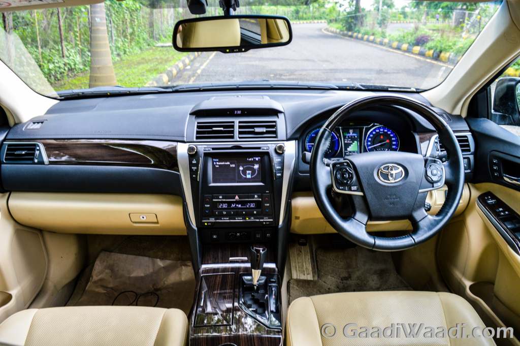 2015 Toyota Camry Hybrid Test Drive Review India