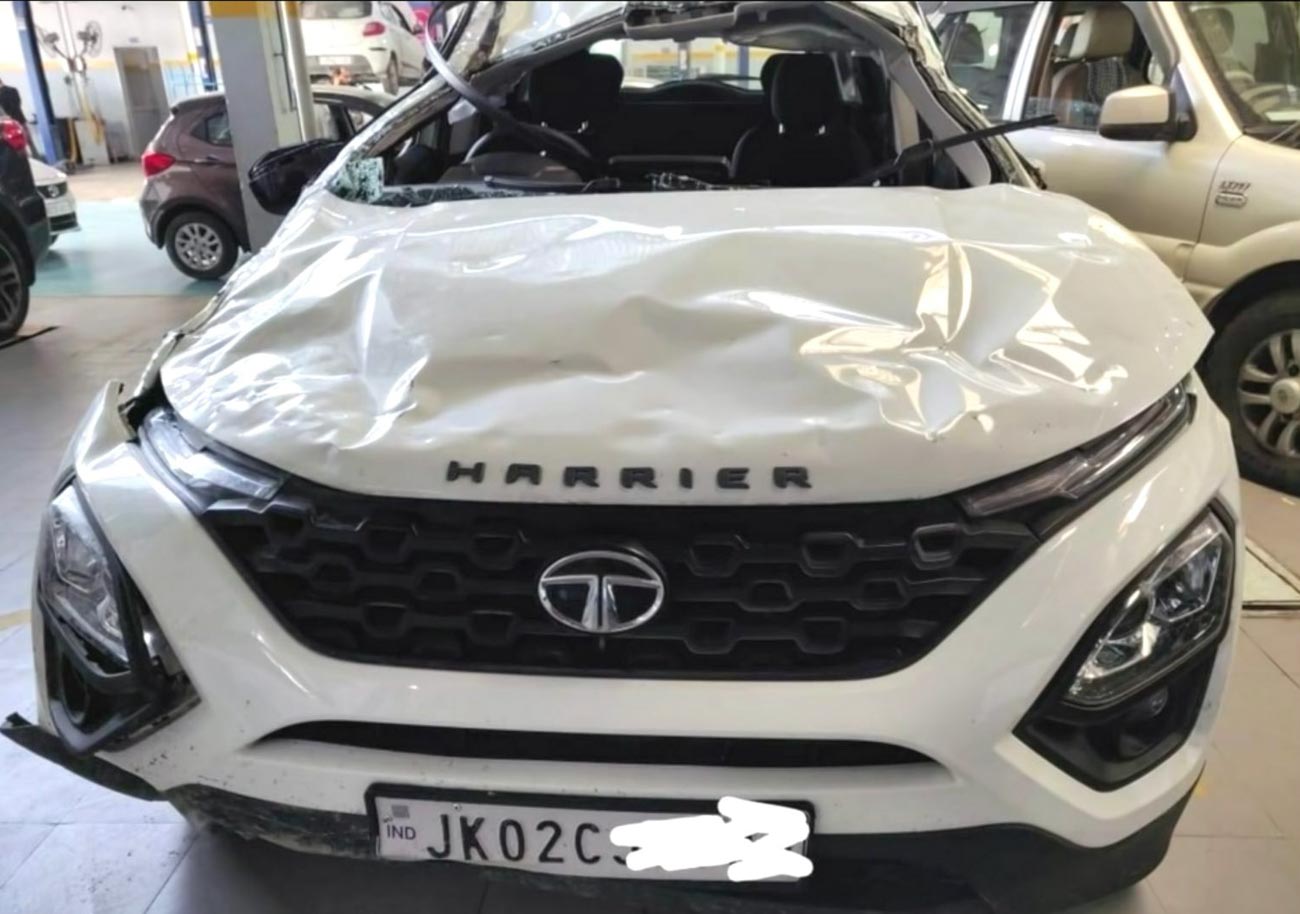 atomar realistisk gispende Tata Harrier Gets Caught Up In A Bizarre Accident, All Occupants Safe
