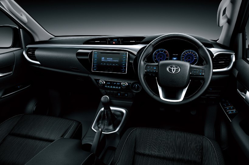 toyota-hilux-cabin-space