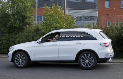 2016-Mercedes-GLC-3
