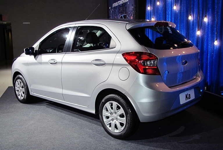 New-Ford-Figo-2015-rear-profile