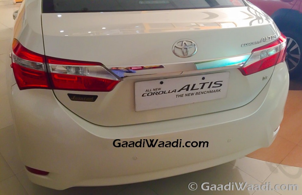 toyota corolla limited edition 2015 india-3