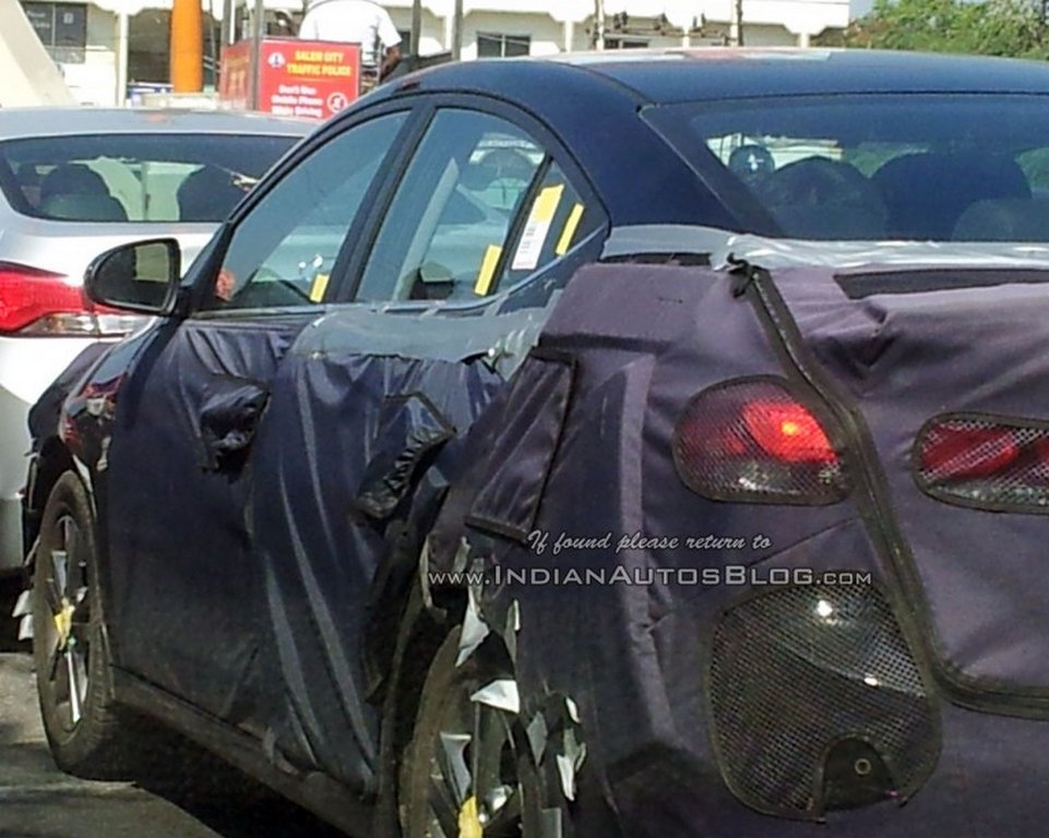 2016 Hyundai Elantra Caught Testing in India For the First Time