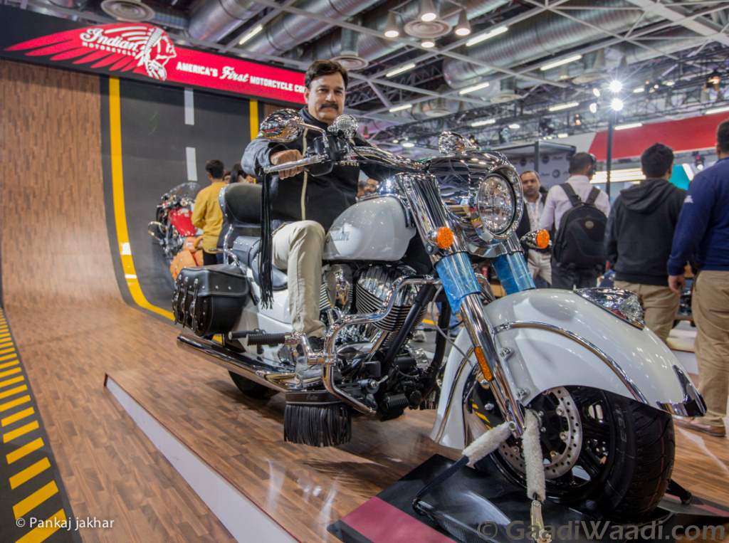 Indian Motorcycle Road Master Pearl White (1)