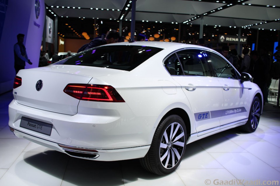 VW Passat GTE Unveiled_-2