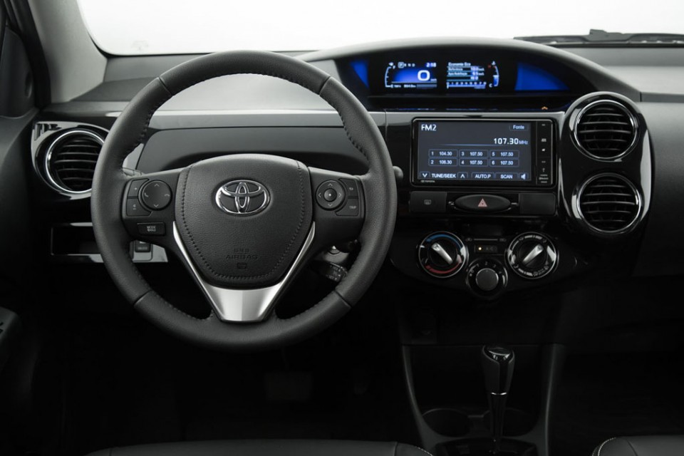 Brazilian-Toyota-Etios-Facelift-interior.jpg