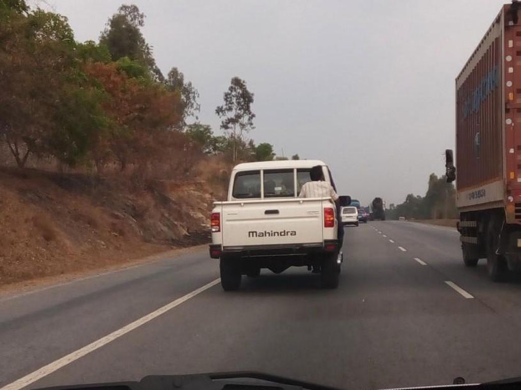 Mahindra-Scorpio-Getaway-facelift-spied-testing-on-road-rear-view.jpg