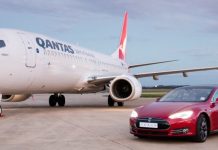 Tesla-Model-S-versus-Qantas-Boeing