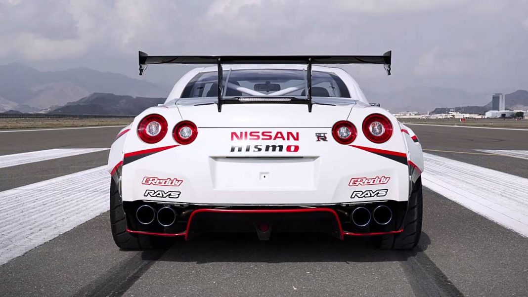 GT-R Sets Guinness World Record for Fastest Drifting
