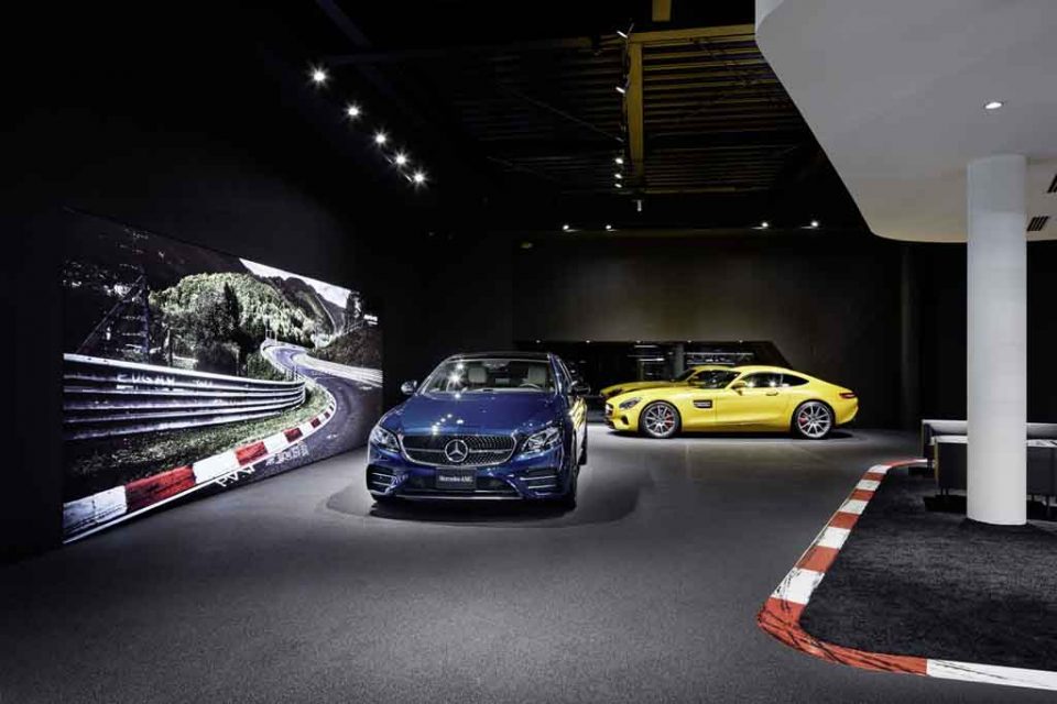Mercedes-AMG-Showroom-Tokyo-4.jpg