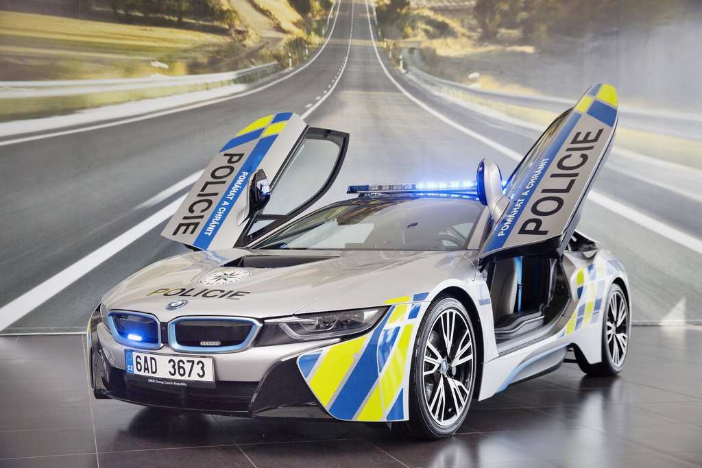 BMW i8 Police Car 1