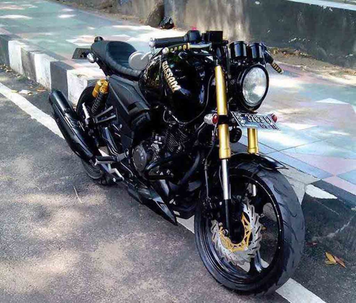 Customised Tvs Apache Rtr 180 Looks Very Aggressive In Cafe Racer