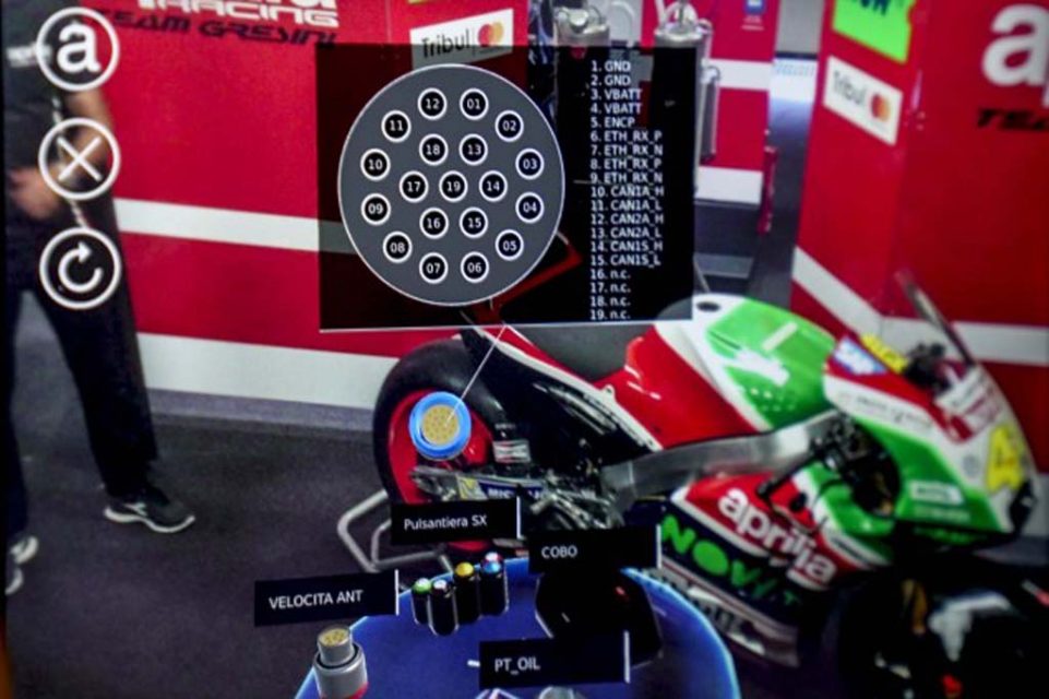 Aprilia-Racing-MotoGP-augmented-reality-helmet-04.jpg