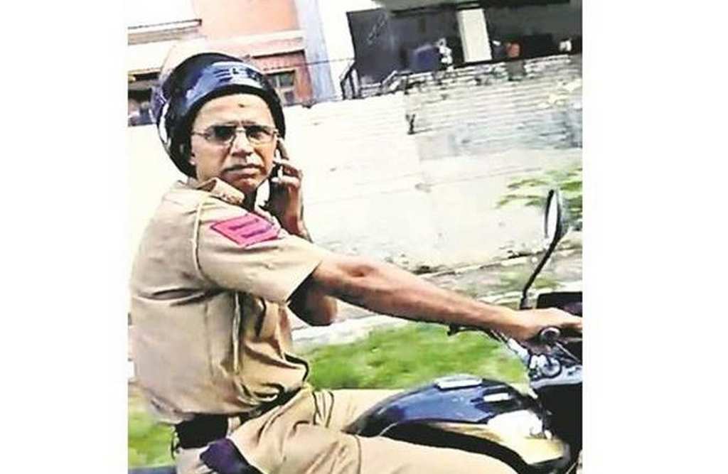 Cop Slaps Biker After Being Caught For Riding Without Helmet