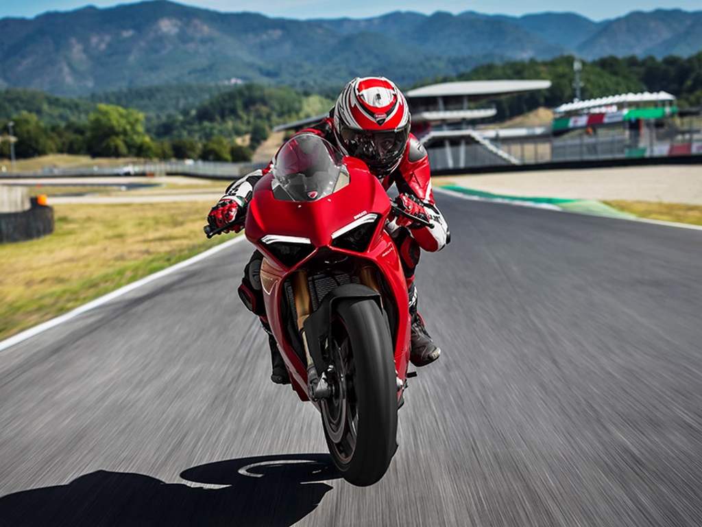 Ducati Panigale V4 Superbike Revealed - Price, Engine, Specs, Features, Performance 2