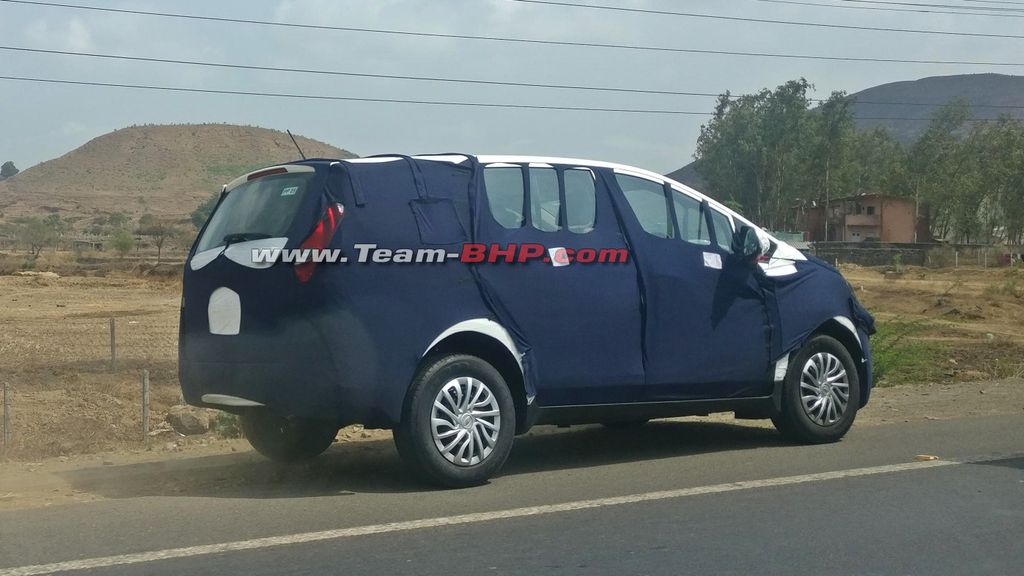 Mahindra-U321-spied-with-production-body-panels-3