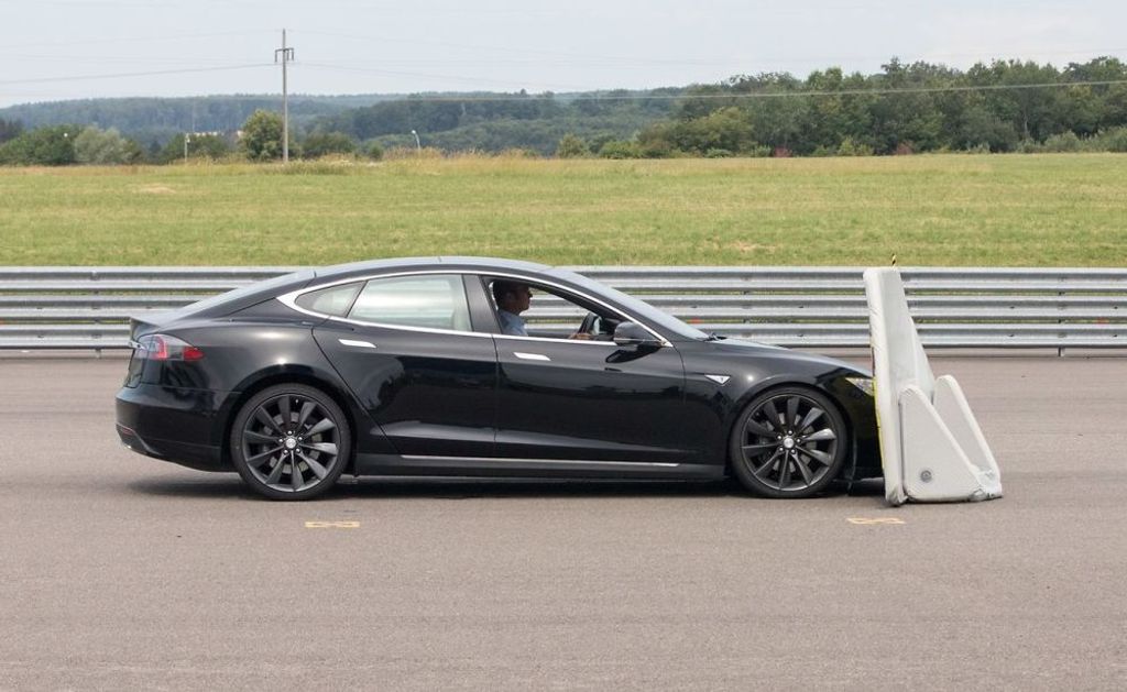 Tesla-Model-S-brake-test-failed
