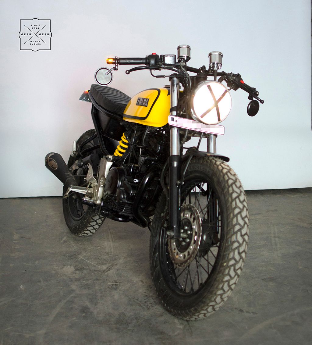 Yamaha-FZ-modified-with-RX100-design-theme