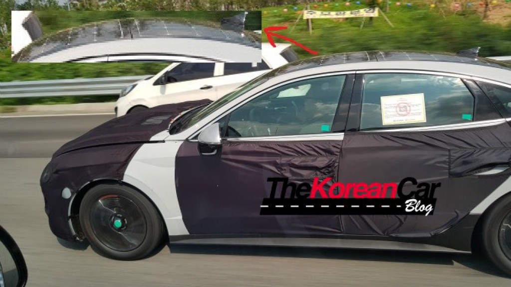 Hyundai-Sonata-with-Solar-Panels-spied-1