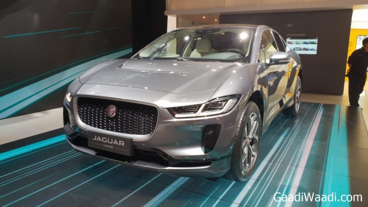 Jaguar-i-Pace-at-2018-CMS