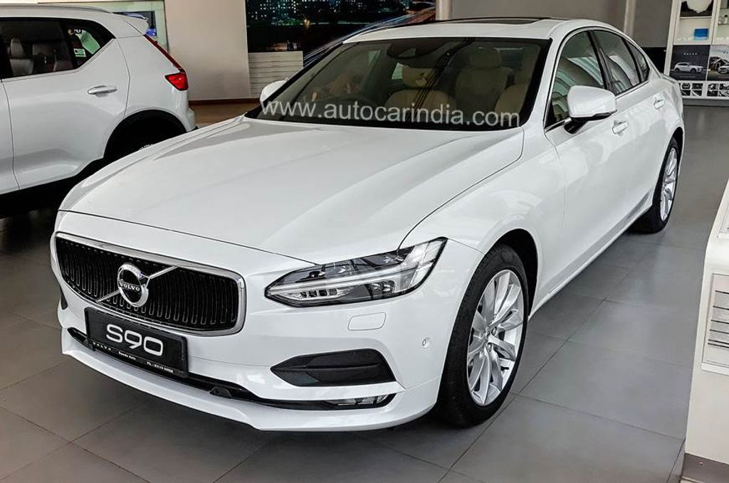 Volvo-S90-Momentum-launched-in-India-1