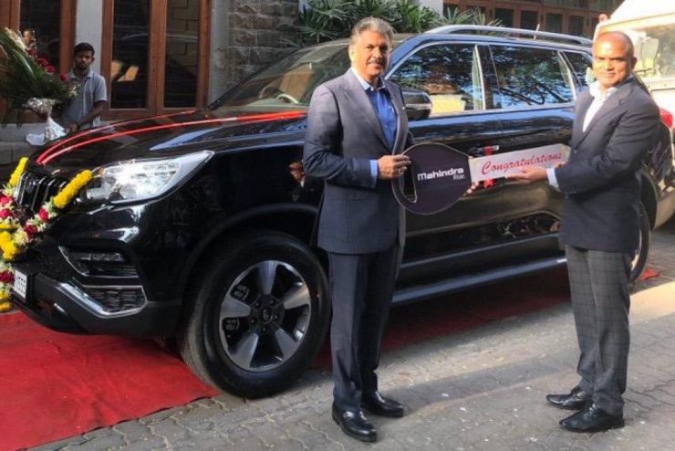 Anand-Mahindra-took-delivery-of-Alturas-G4