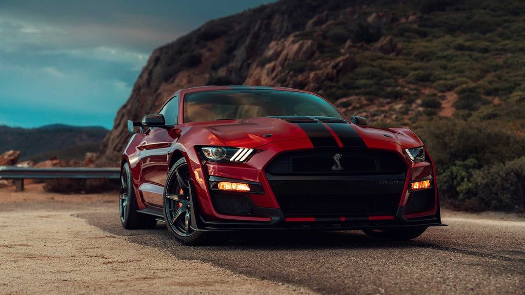 Ford-Mustang-Shelby-GT-500-officially-revealed-3