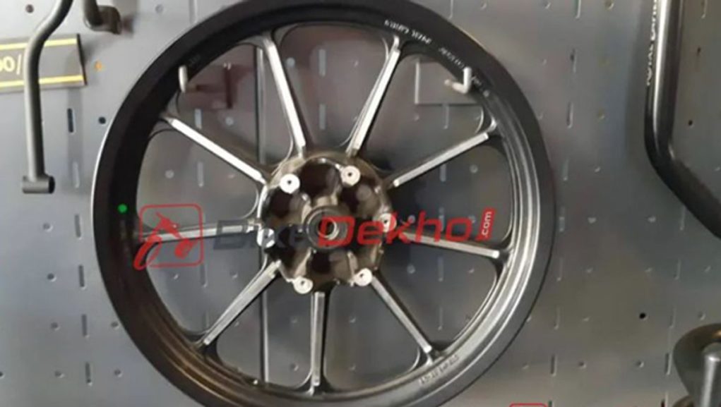 Royal-Enfield-Classic-350-to-get-alloy-wheels-2