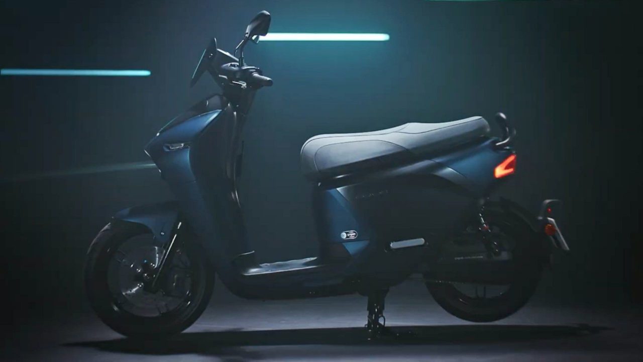 Yamaha Unveils EC-05 Electric Scooter 1