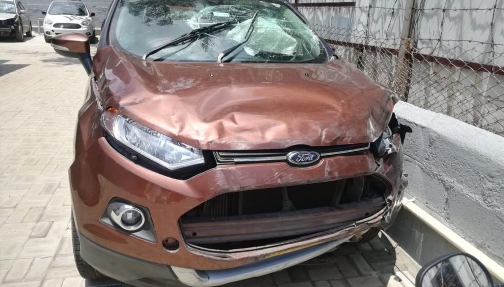 Horrifying Crash Of Ford Ecosport With Truck, Driver Walks Away Unhurt 4