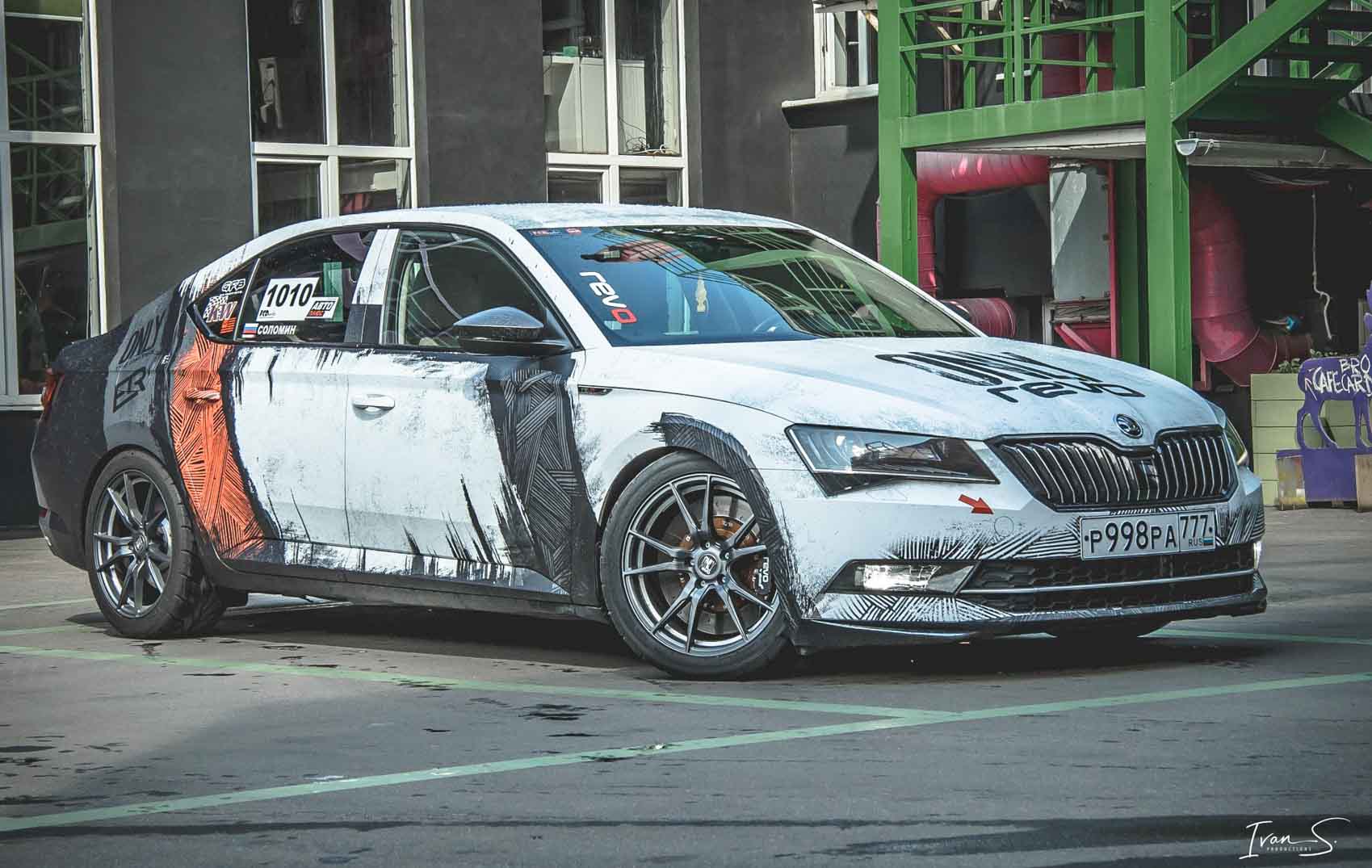 This modified Skoda Octavia can do 0-100 km/h in 3 seconds