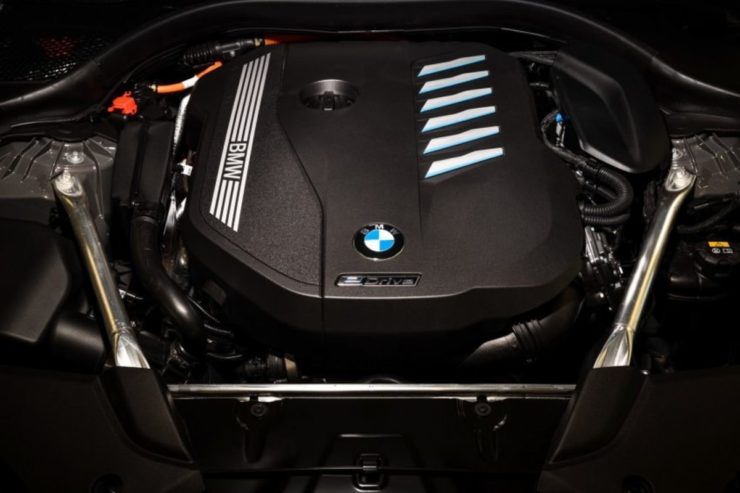 BMW 545e xDrive engine