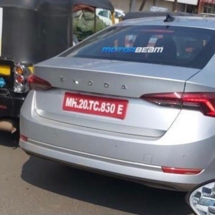 Skoda Octavia spied without camouflage rear