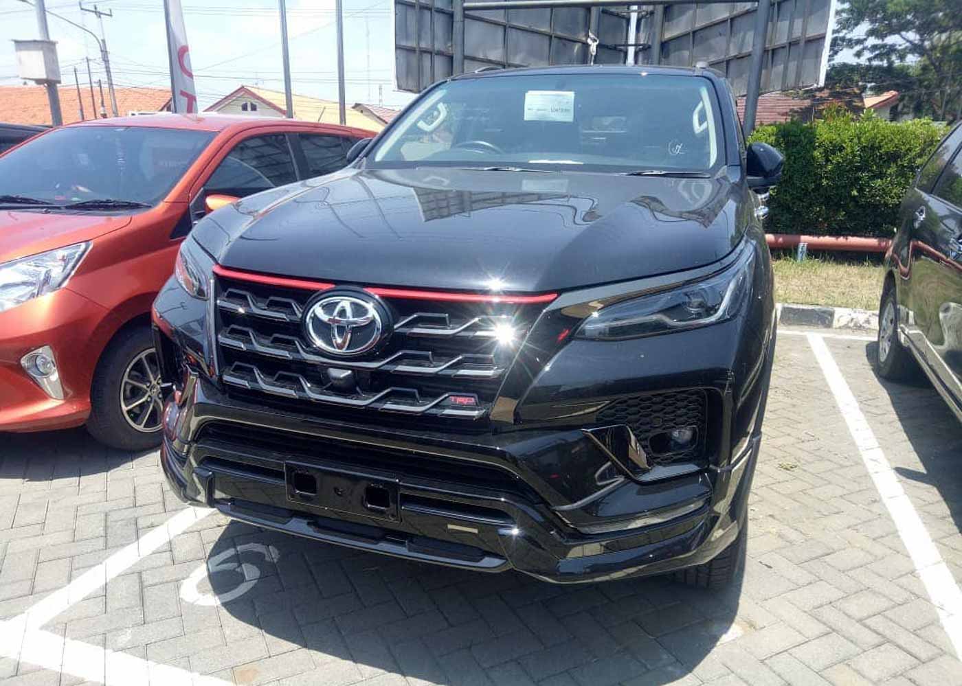 2021 Toyota Fortuner Facelift (200PS/500NM) Drive Review - Video