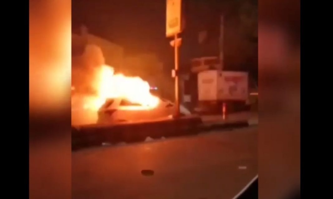 Car catches fire diwali crackers
