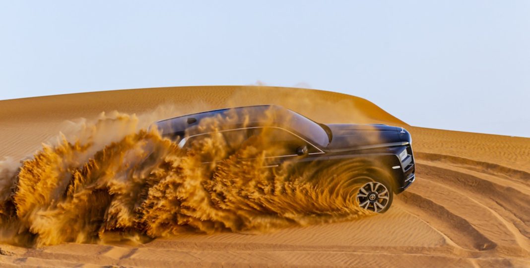 Rolls Royce Cullinan Sapphire Black dune-bashing