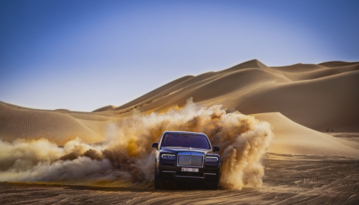 Rolls Royce Cullinan Sapphire Black off-roading