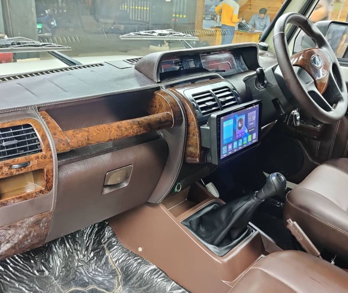 This Modified Mahindra Bolero Imitates Iconic Land Rover Defender Inside  Out | Auto News | Zee News