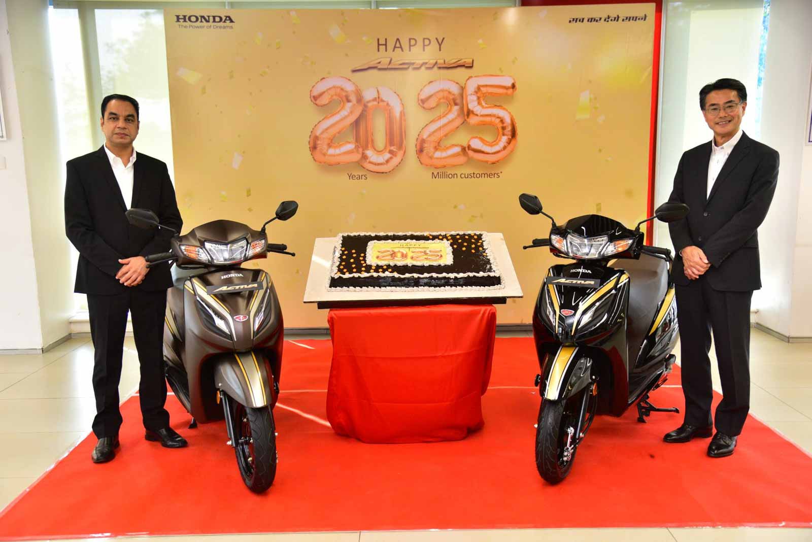 Photo_Mr. Yadvinder Singh Guleria, Director – Sales & Marketing (Left) and Mr. Atsushi Ogata, Managing Director, President & CEO, Honda Motorcycle & Scooter India Pvt. Ltd