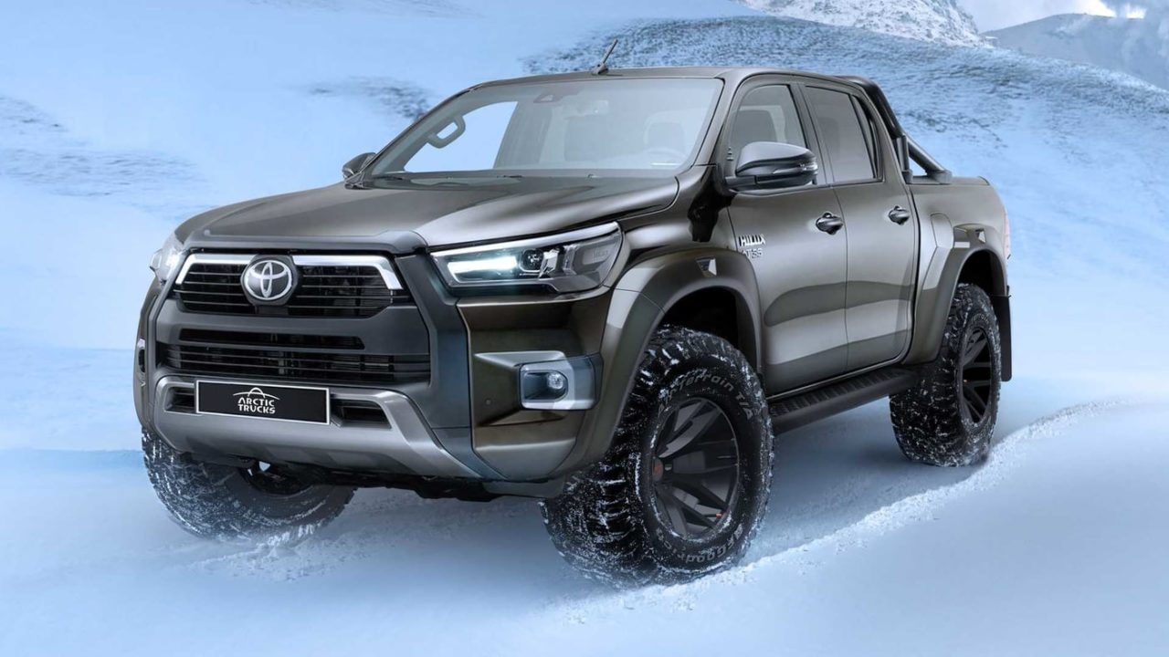 2021 Toyota Hilux AT35 front angle