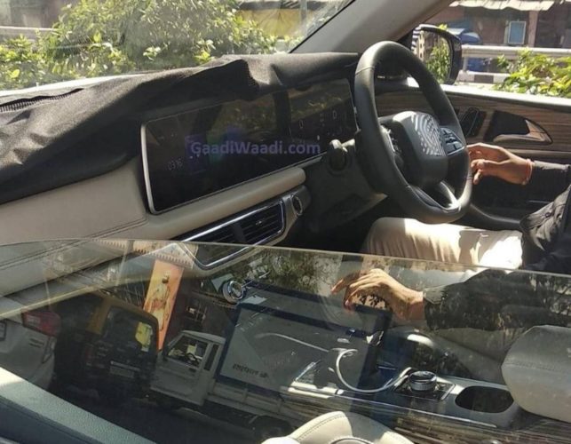 2021 Mahindra XUV500 interior clear spy picture