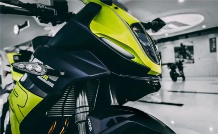 2021 Benelli 302R unveiled front