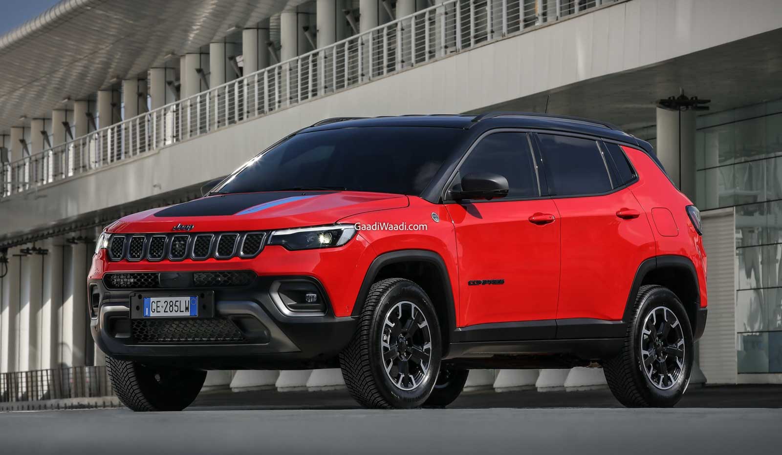 Up Close With the 2022 Jeep Compass: Charting an Upmarket Course With New  Interior, Technology
