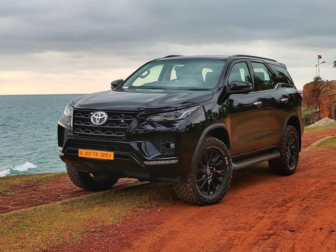 2021 Toyota Fortuner Looks Gorgeous In All-Black Exterior