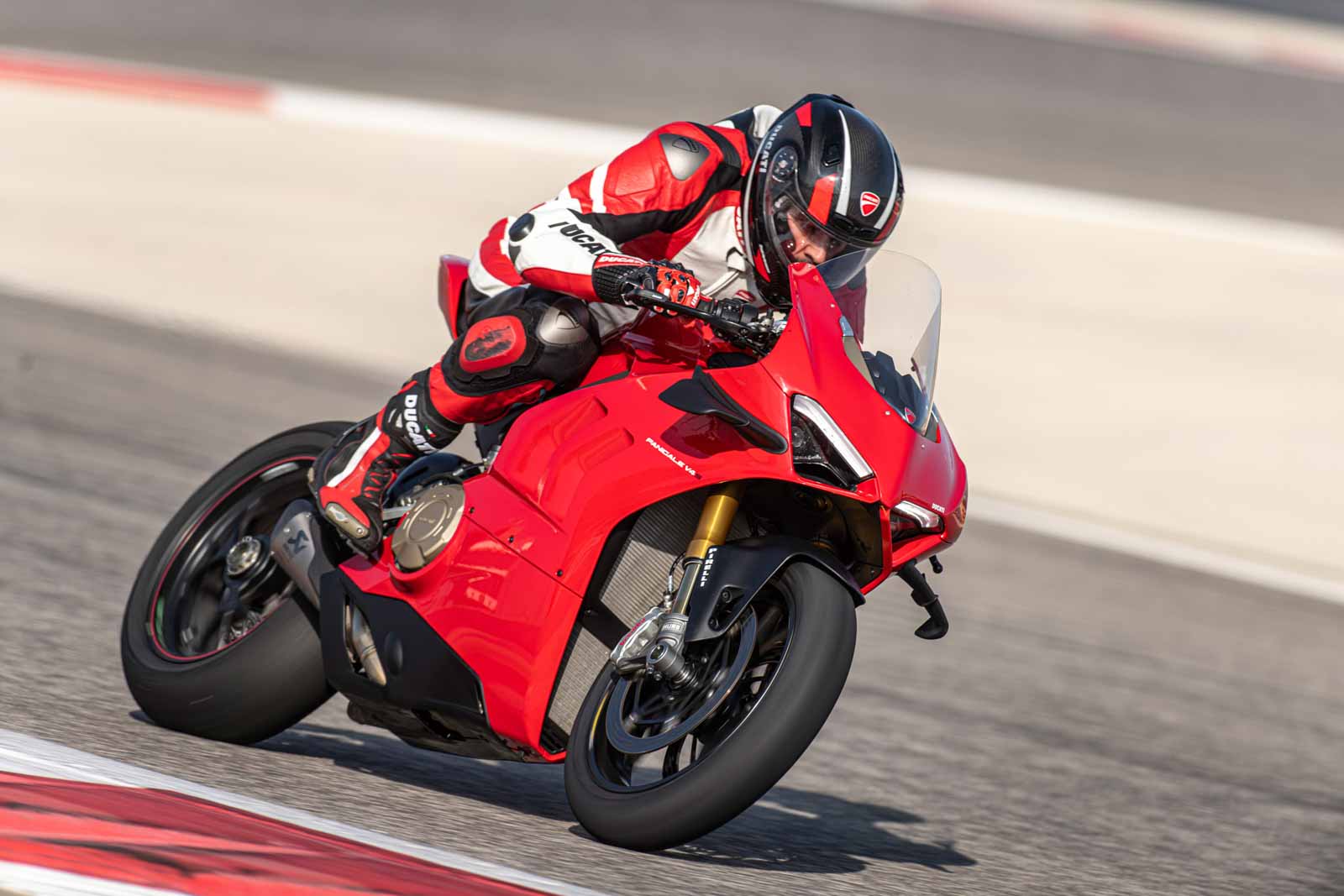 DUCATI PANIGALE V4 ACTION