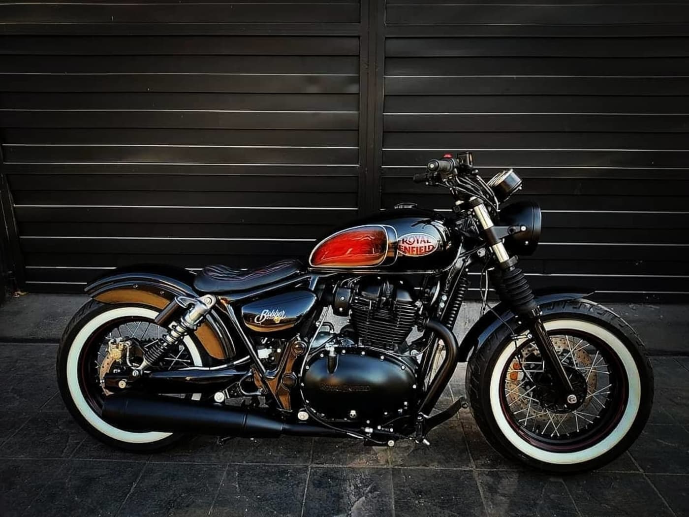 Royal Enfield Interceptor 650 Modified Into A Stealthy-Looking Bobber