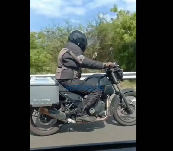 Royal Enfield Himalayan new variant spied img1