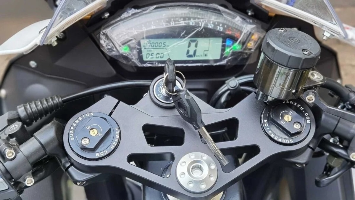 Huaying R6 instrument cluster